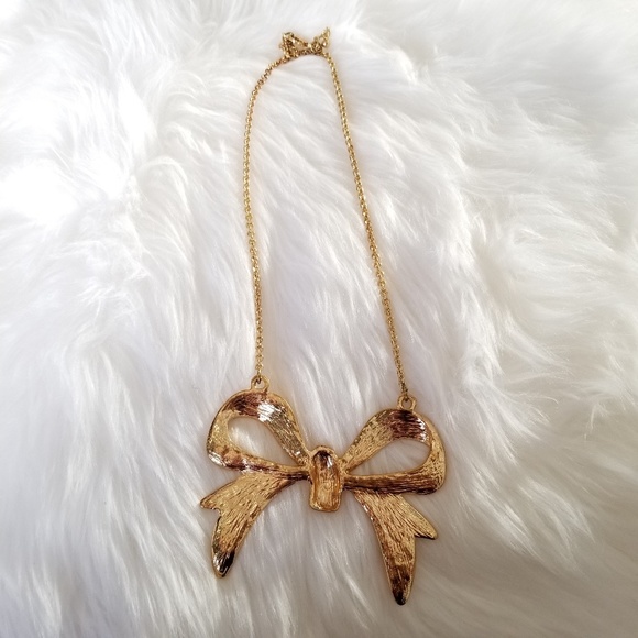 Jewelry - Gold bow necklace